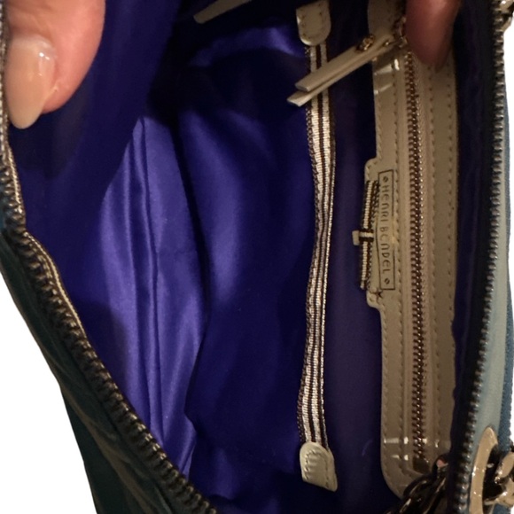 Henri Bendel No 7 Quilted Camera Bag Purse - Picture 4 of 9
